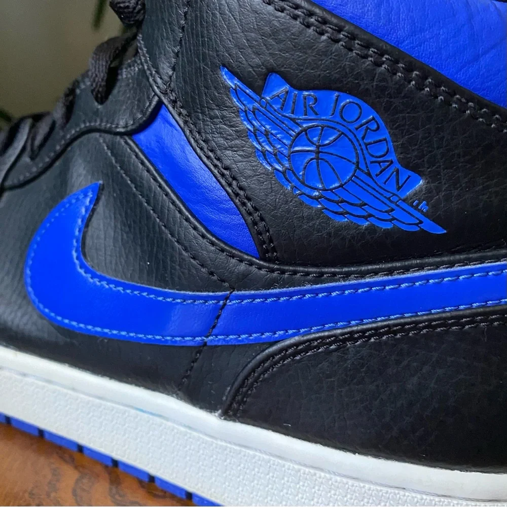 Nike Air Jordan 1 Mid sneakers in the 